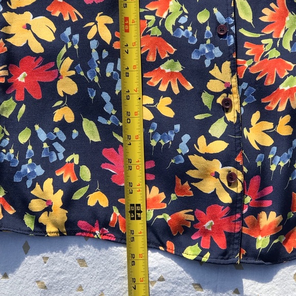 Women’s Short Sleeve Button Down Floral Top - Picture 8 of 16